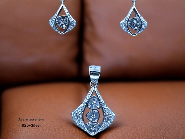 Avani Jewellers Silver Italian Fancy Pendant Set - 2.86