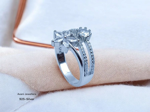 Avani Jewellers Silver Ladies Fancy Ring - 4.39, 17