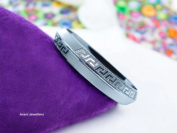 Avani Jewellers Silver Gents Kade - 39.13, 2.10 INCH