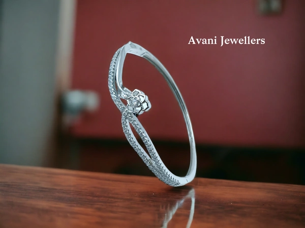 Avani Jewellers Silver Ladies Fancy Kade - 10.93, Free Size