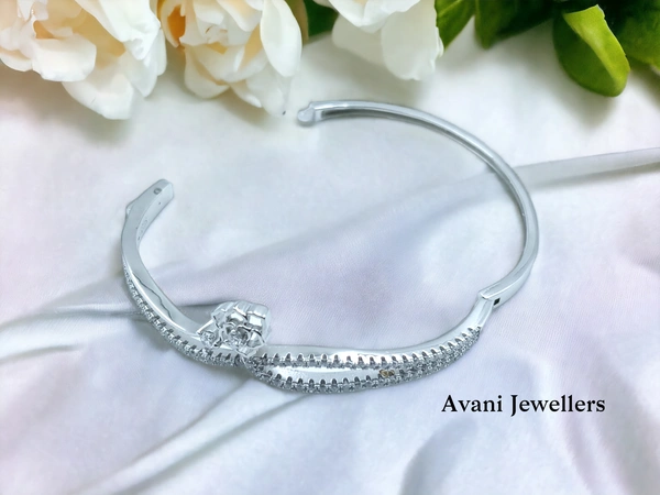 Avani Jewellers Silver Ladies Fancy Kade - 10.93, Free Size