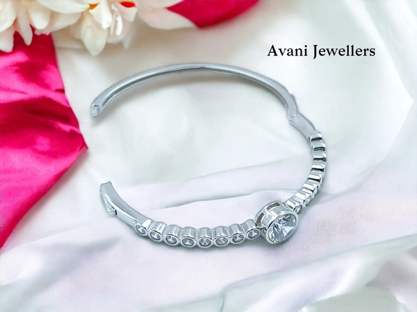 Avani Jewellers Silver Ladies Fancy Kade - 11.47, Free Size