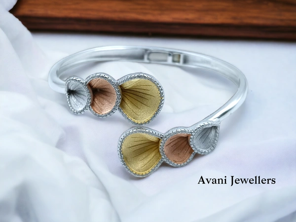 Avani Jewellers Silver Ladies Fancy Kade - 20.97, Free Size