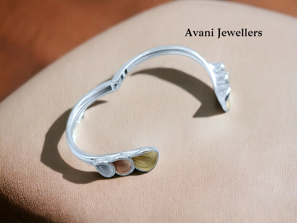 Avani Jewellers Silver Ladies Fancy Kade - 20.97, Free Size