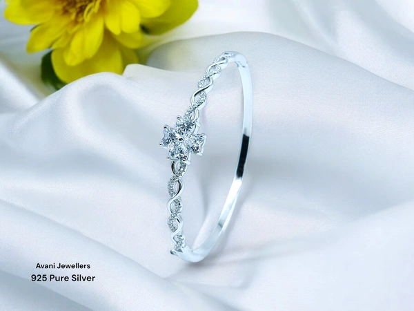Avani Jewellers Silver Ladies Fancy Kade - 12.11, Free Size