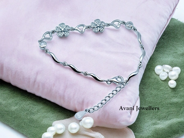 Avani Jewellers Silver Ladies Fancy Bracelet - 6.92, Adjustable