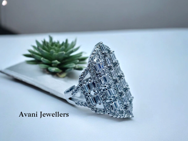 Avani Jewellers Silver Ladies Cocktail Ring - 7.5, 15