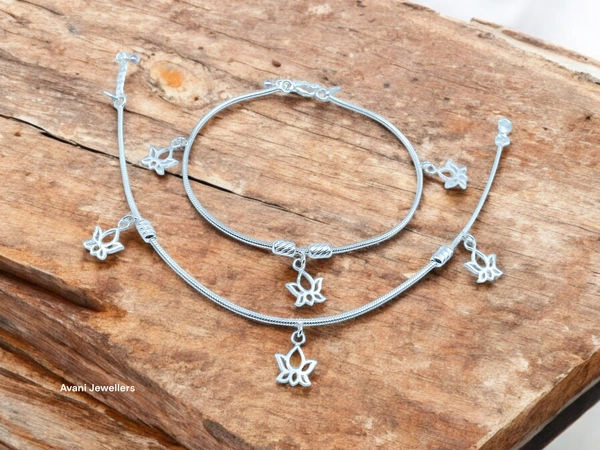 Avani Jewellers Silver Fancy Paayal - 19.24, 10.5 Inch