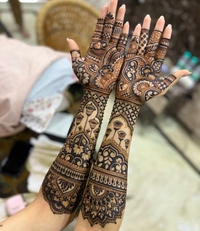 Mehndi Artists 