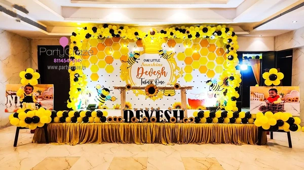 Thematic Square Backdrop 
