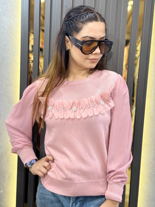 132290 Beautiful Knitted Top