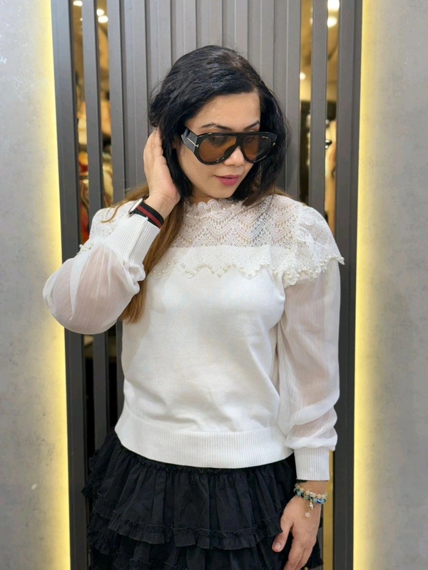 132293 Beautiful Knitted Top