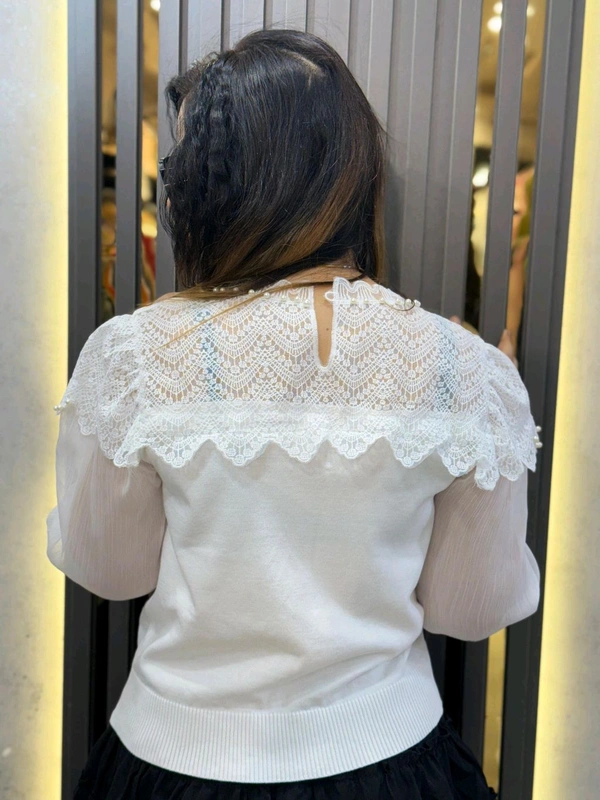 132293 Beautiful Knitted Top