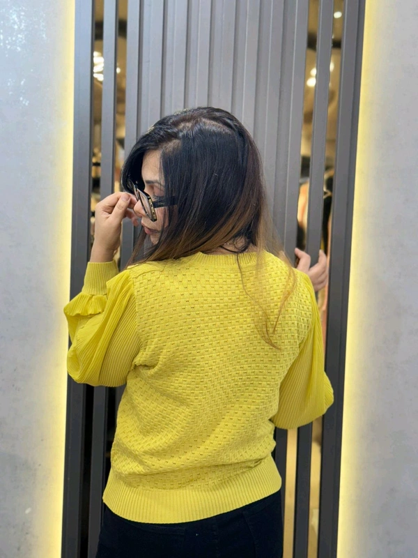 132295 Beautiful Knitted Top