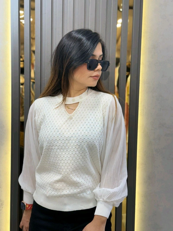 132295 Beautiful Knitted Top