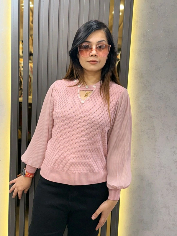 132295 Beautiful Knitted Top