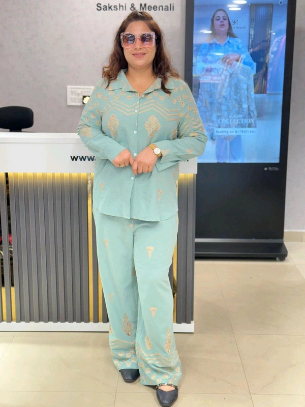 131802 Beautiful Cordset With Embroidery