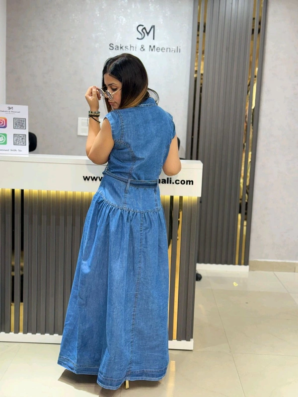 132205 Beautiful Denim Dress With Belt