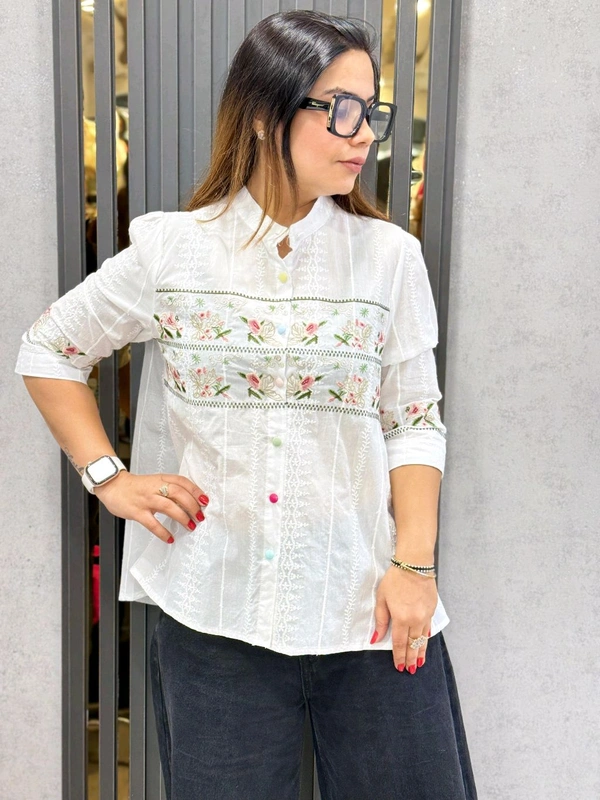 131877 Beautiful Embroidered Top
