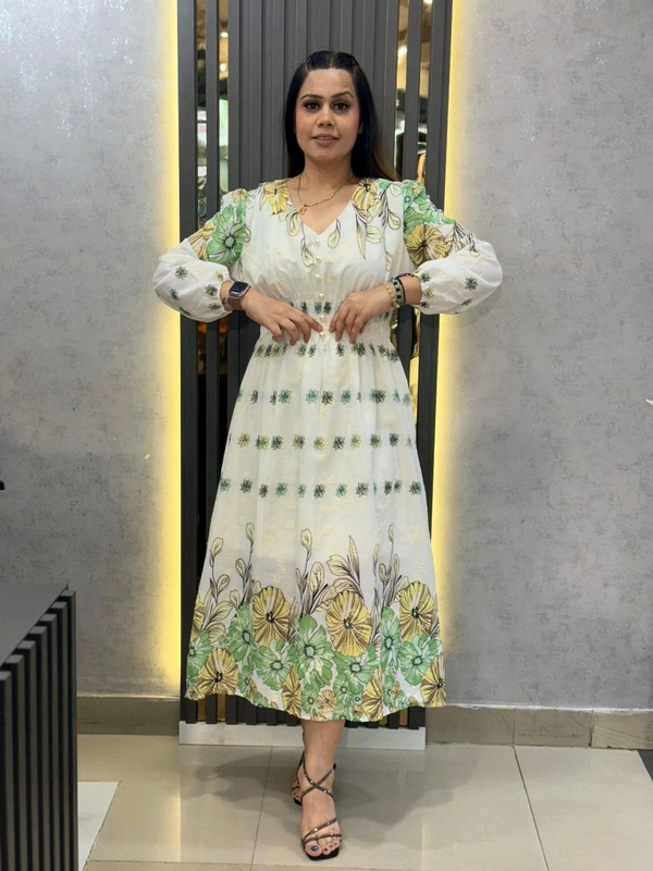 132224 Beautiful Floral Dress With Smokey Design