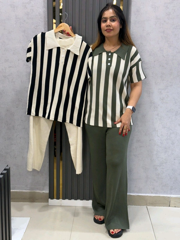 131783 Beautiful Knitted Cords