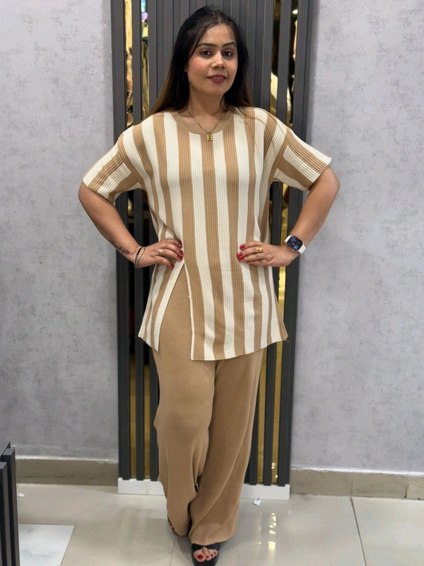 131767 Beautiful Knitted Cords