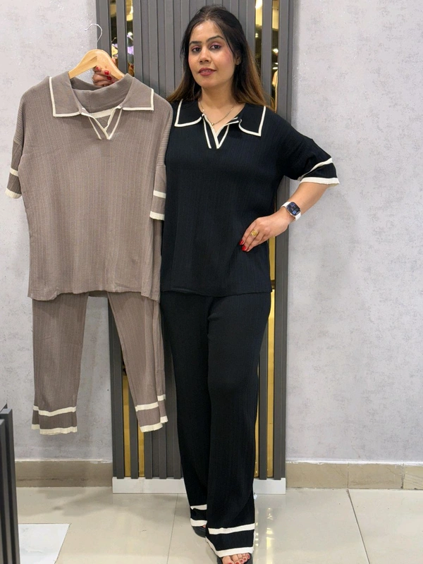 131766 Beautiful Knitted Cords