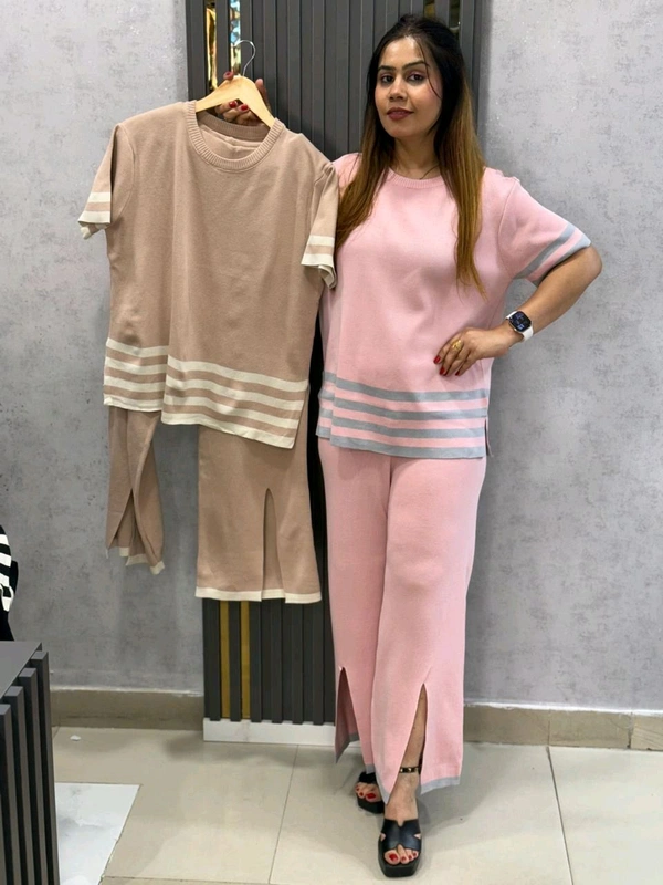 131764 Beautiful Knitted Cords