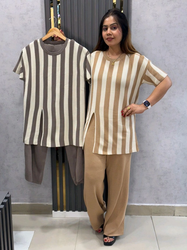 131769 Beautiful Knitted Cords