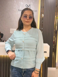 132216 Beautiful Knitted Top With Pearl Button