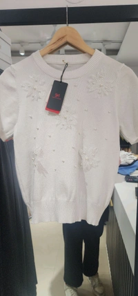 131642 Beautiful Knitted Top With Pearl Detailing