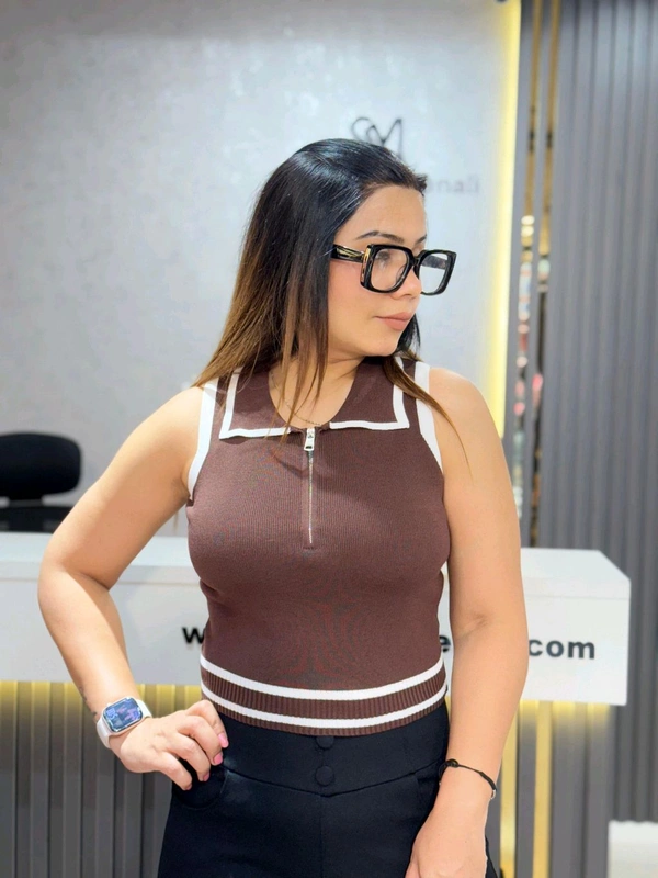 132094 Beautiful Knitted Top With Zip Design