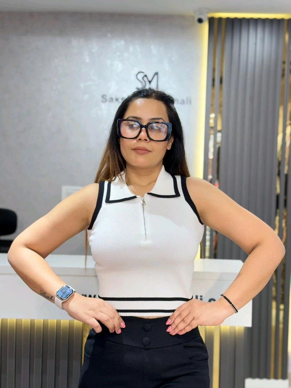 132094 Beautiful Knitted Top With Zip Design