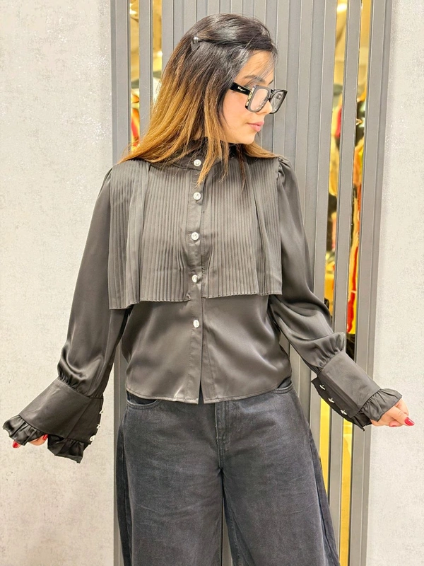 131839 Beautiful Satin Top With Flower Brouch