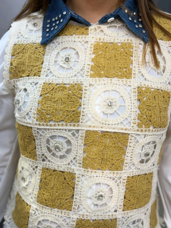 132148 Beautiful Shirt With Crochet And Stud Detailing