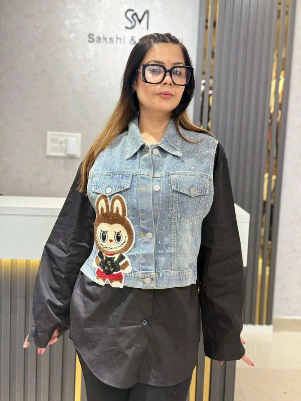 132144 Beautiful Shirt With Labubu And Detailing