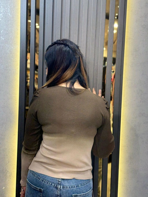 132213 Beautiful Stylish Knitted Top