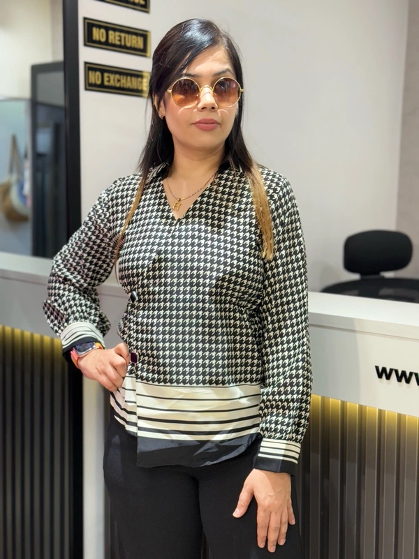 132111 Beautiful Top With Burberry Pattern