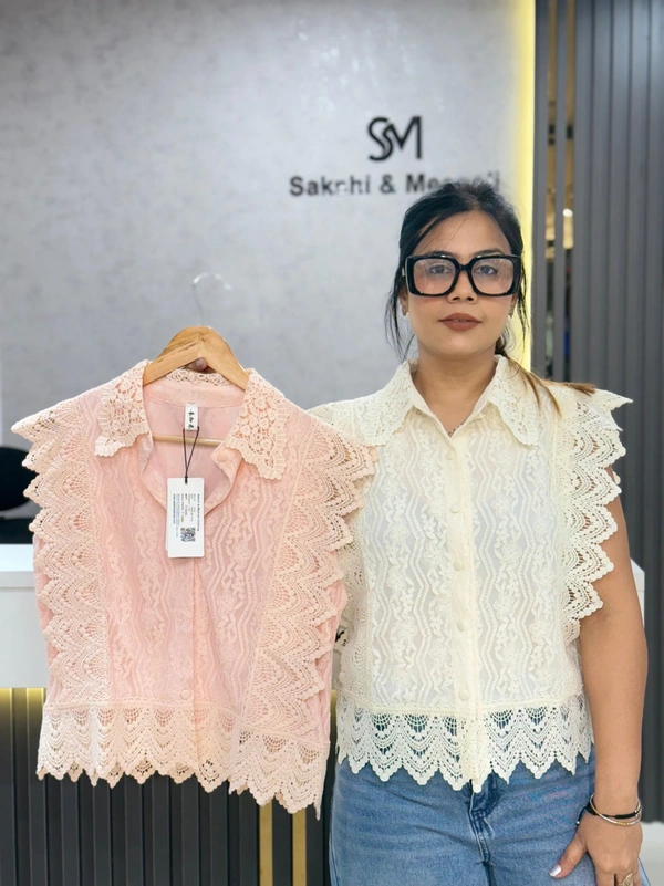 131919 Beautiful Top With Net And Lace Collar