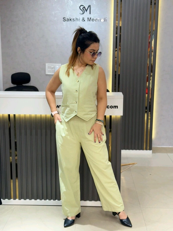 132079 Beautiful Vest With Pant