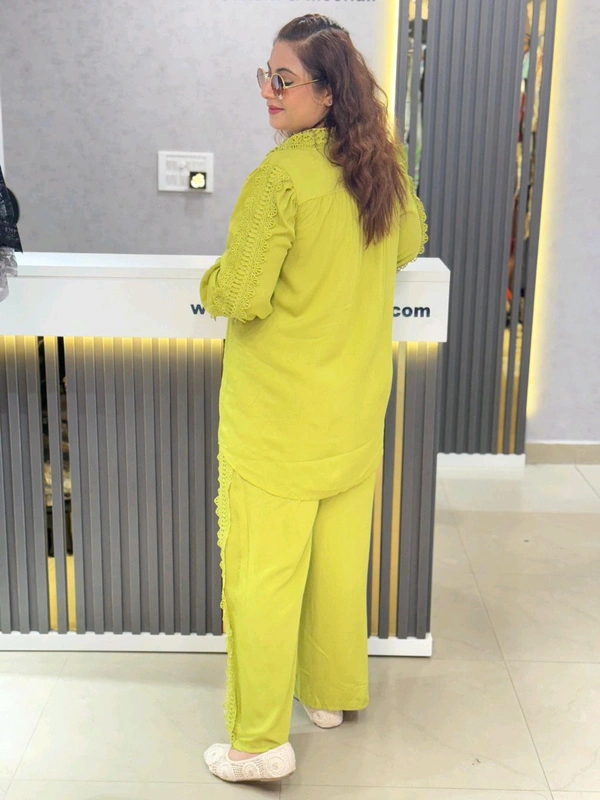 131847 Cordset With Lace Detailing