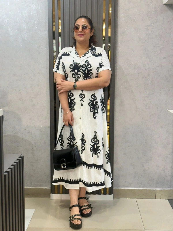 132244 Elegant Black & White Printed Shirt Dress – Chic & Comfortable