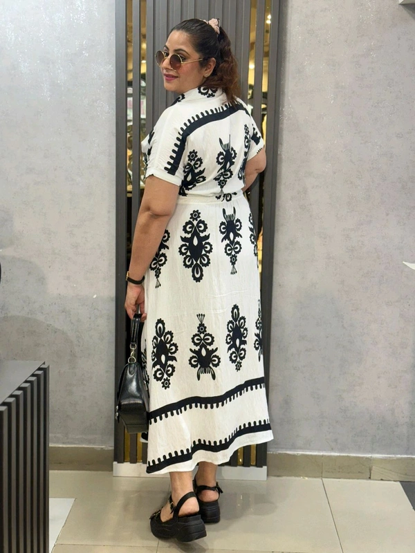 132244 Elegant Black & White Printed Shirt Dress – Chic & Comfortable