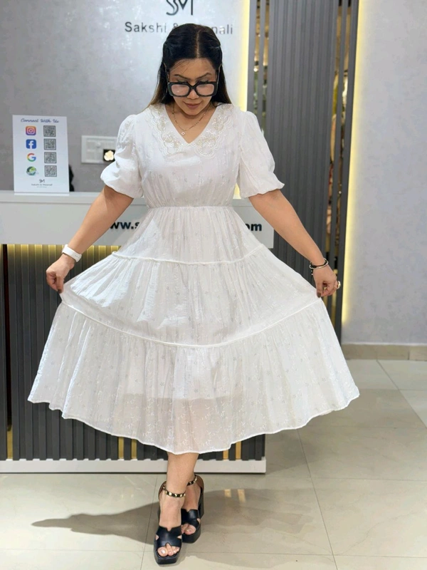 132062 Elegant Dress With Handwork Collar