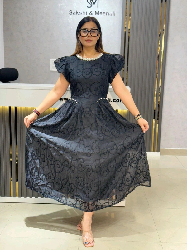 132242 Elegant Dress With Pearl And Stud Detailing