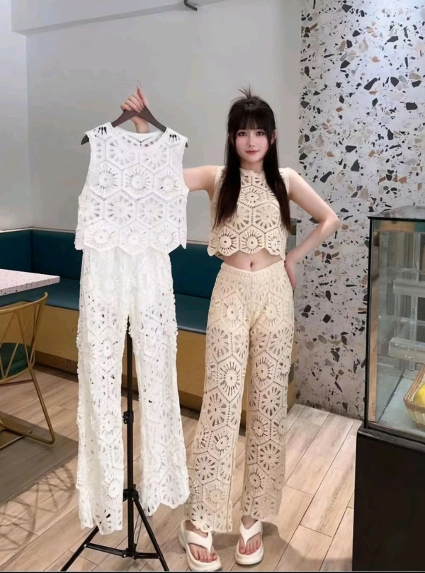 131600 Elegant White Crochet Co-ord Set – Chic, Breezy & Stylish