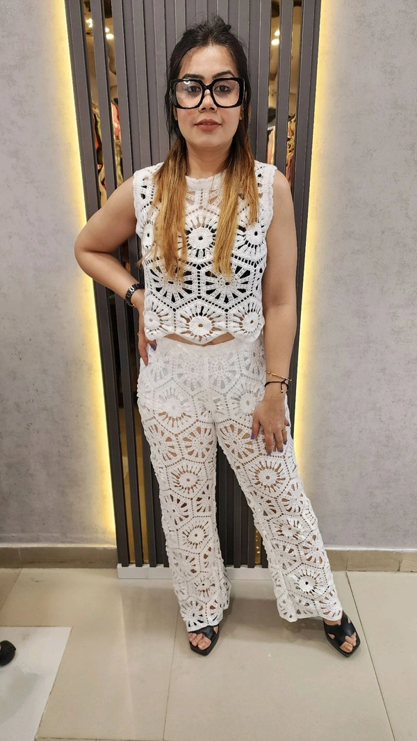 131600 Elegant White Crochet Co-ord Set – Chic, Breezy & Stylish