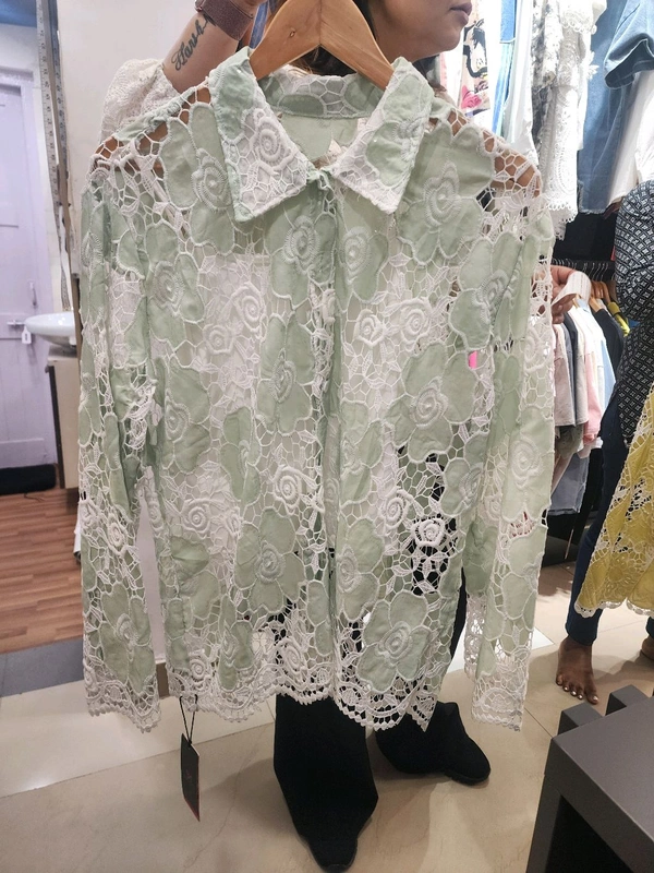 131929 Lace Shirt With Self Sequin