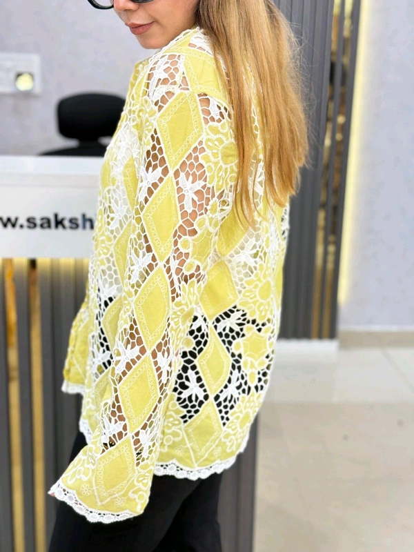131929 Lace Shirt With Self Sequin
