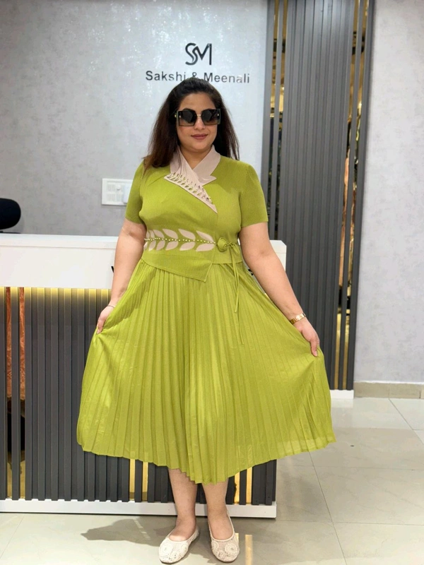 131650 Timeless Pleated Midi Dress for Effortless Style